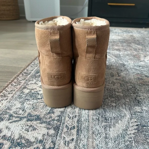 UGG CLASSIC MINI PLATFORM BOOTS; Chestnut; Size 7 - Picture 7 of 8